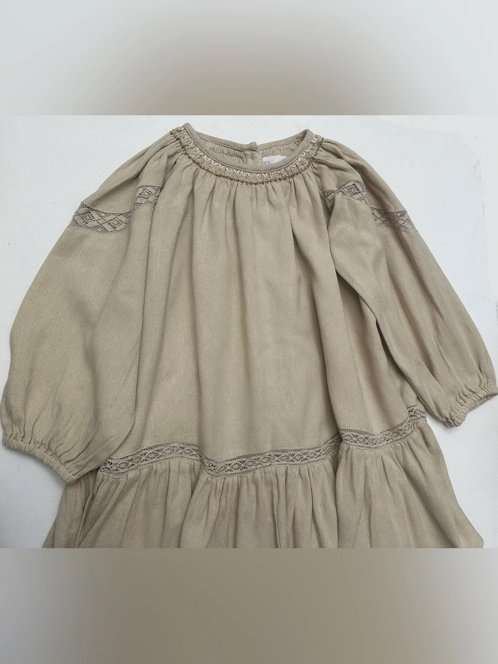 Zara girl’s Embroidered neckline and ruffled hem.  Size 3-4T.